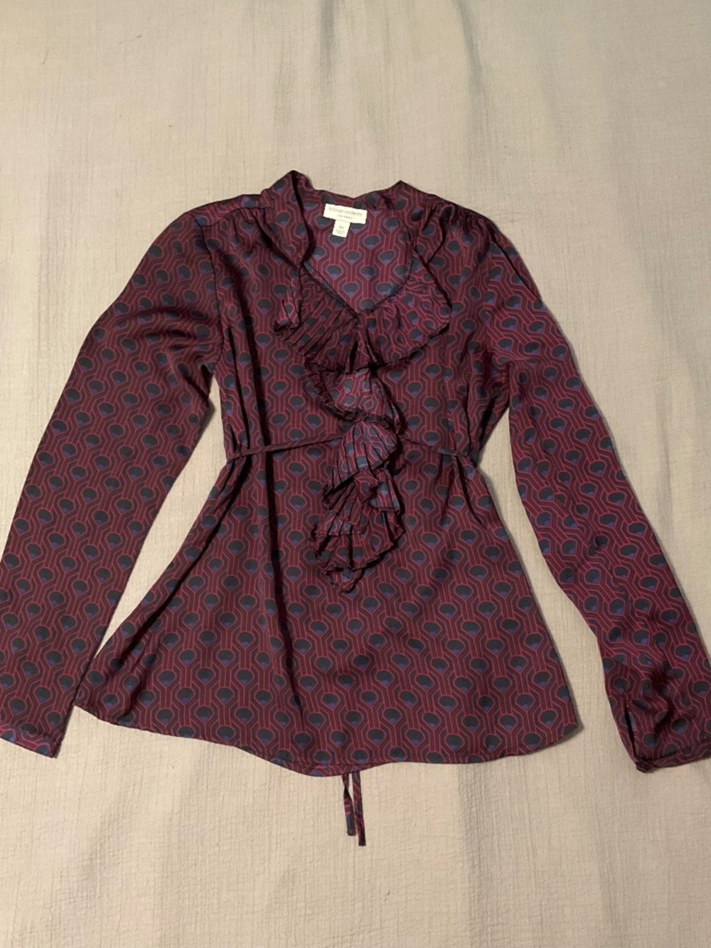 Liz Lange Maternity long sleeve Art Deco print shirt. XS